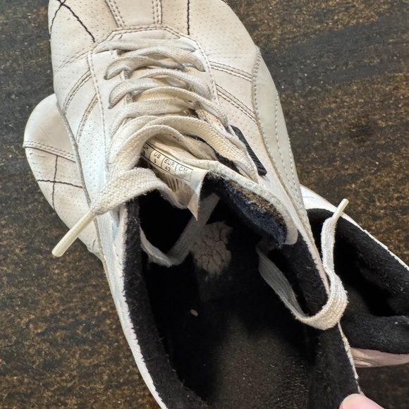 Men’s Puma sneakers - Picture 3 of 4